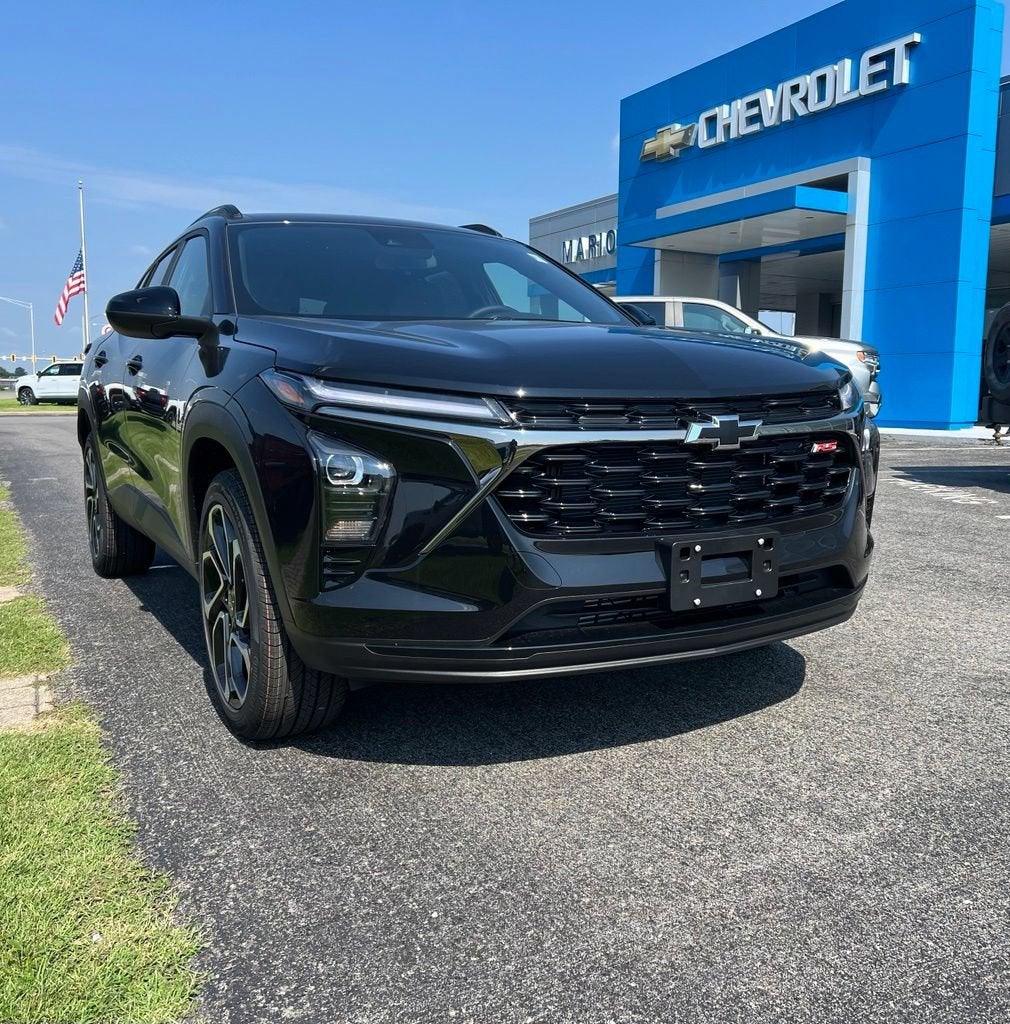2026 Chevrolet Trax 2RS in Mosaic Black Metallic — front three-quarter view